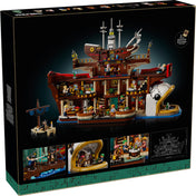 A LEGO One Piece: Baratie Floating Restaurant (75640) doboz hátoldala, a hajó belső tereivel, éttermi jelenetekkel és a minifigurák akciójeleneteivel.
