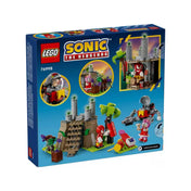 A LEGO Sonic the Hedgehog 76998-es készlet dobozának hátoldala, több jelenetet bemutatva: robotikus ellenség támadása, Knuckles a szentély alatt, valamint Amy és a bogyós láda.