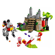 A LEGO 76998-es Knuckles és a Master Emerald szentély készlet összeszerelt állapotban, középen a szentély lépcsőkkel és oszlopokkal, oldalt egy boxzsák és zöld növényzet, előtérben Knuckles, Amy és egy robotikus ellenség figura.