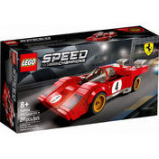 A LEGO 76906 szett dobozának előlapja, amelyen a Ferrari 512 M versenyautó egy éjszakai versenypályán száguld, jól látható a LEGO Speed Champions logó és a Ferrari embléma is.