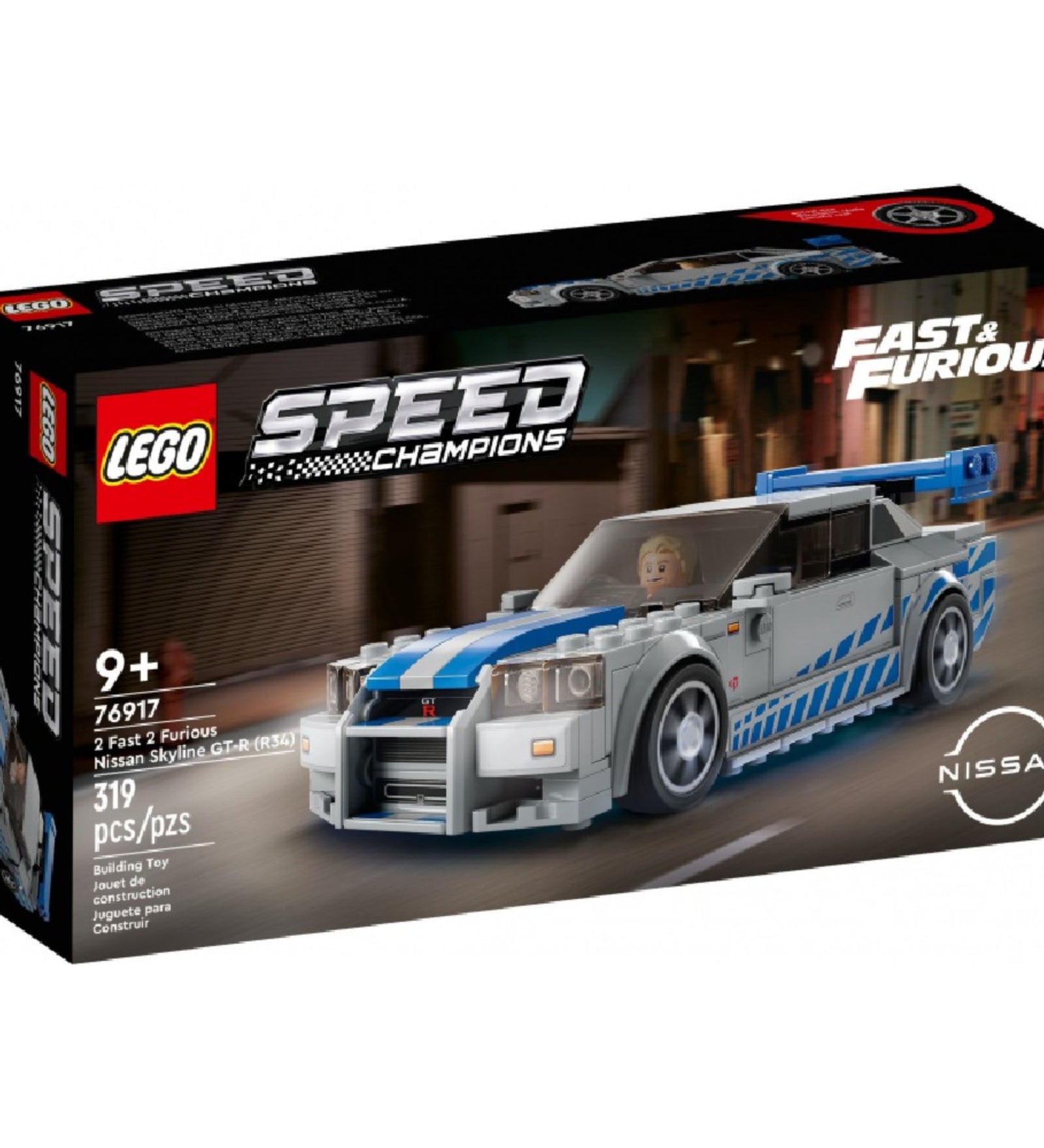 A LEGO 76917 készlet dobozának előlapja, amelyen a Nissan Skyline GT-R éjszakai utcai verseny közben látható, a LEGO, Nissan és Fast & Furious logókkal.