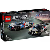 Részletgazdag LEGO Speed Champions 76922 szett doboza, amelyen két BMW versenyautó – a fehér–piros–kék színekben pompázó BMW M Hybrid V8 és a fehér–fekete BMW M4 GT3 – száguld egy versenypályán, a háttérben naplementével.