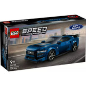 A LEGO Speed Champions Ford Mustang Dark Horse (76920) készlet doboza szemből fotózva, a sötétkék sportautó egy városi autópályán halad, a háttérben modern felhőkarcolók, a bal alsó sarokban a darabszám és korosztály feltüntetve.