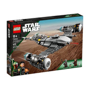 A LEGO Star Wars A Mandalóri N-1 vadászgépe (75325) színes doboza, amelyen a készlet űrhajója repülés közben látható, a jobb alsó sarokban a minifigurák felsorolásával.