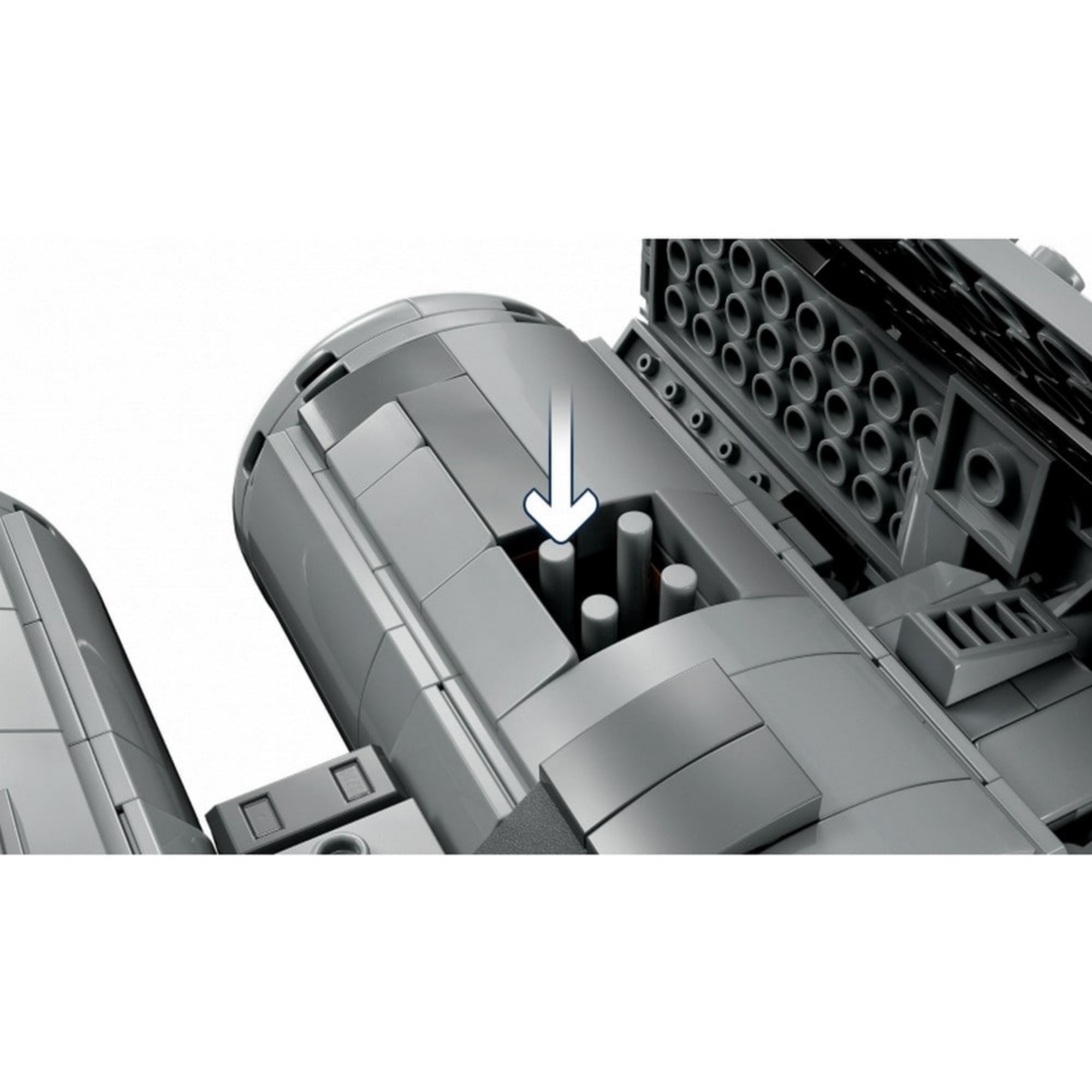 A LEGO Star Wars TIE bombázó (75347) készlet bombatároló rekesze nyitott fedéllel, benne négy szürke tartóelem látható, fehér nyíl mutat a működtető mechanizmusra.