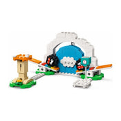 A LEGO Super Mario Fuzzy kilövő kiegészítő szett (71405) teljesen összerakva, két mozgó elemmel és háttérkapuval.