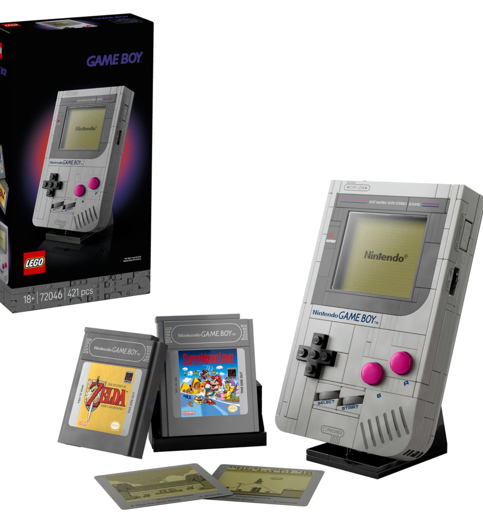 LEGO Game Boy (72046) megépített konzol állvánnyal és The Legend of Zelda, Super Mario Land kazettákkal.