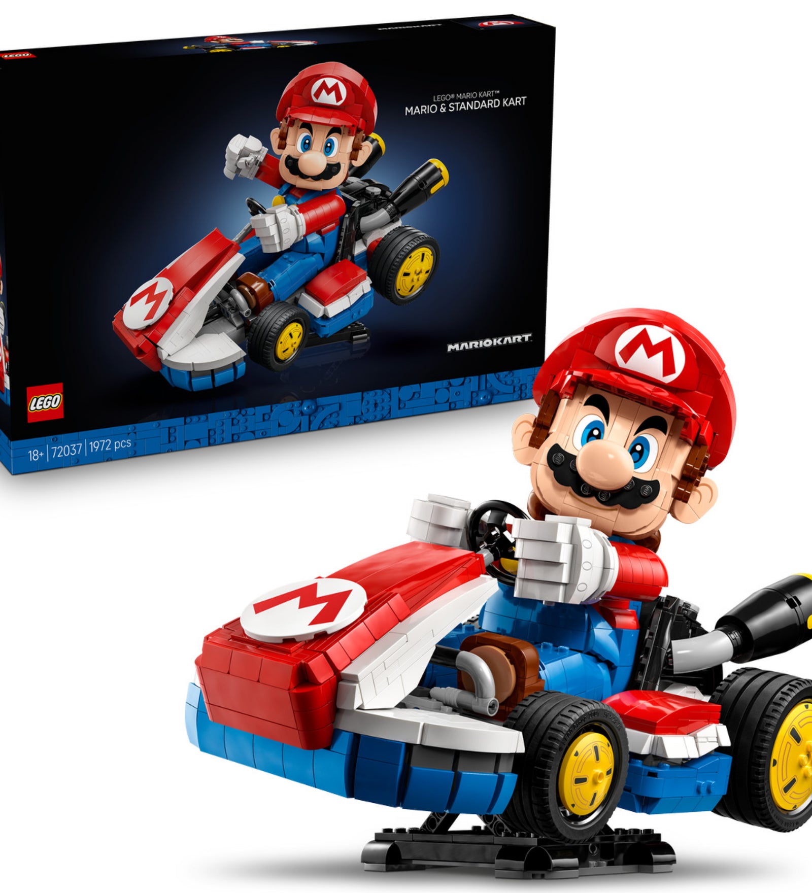 A LEGO Super Mario Mario Kart Mario & Standard Kart (72037) doboza és a teljes készlet, a részletes Mario figurával és piros-kék versenyautójával.