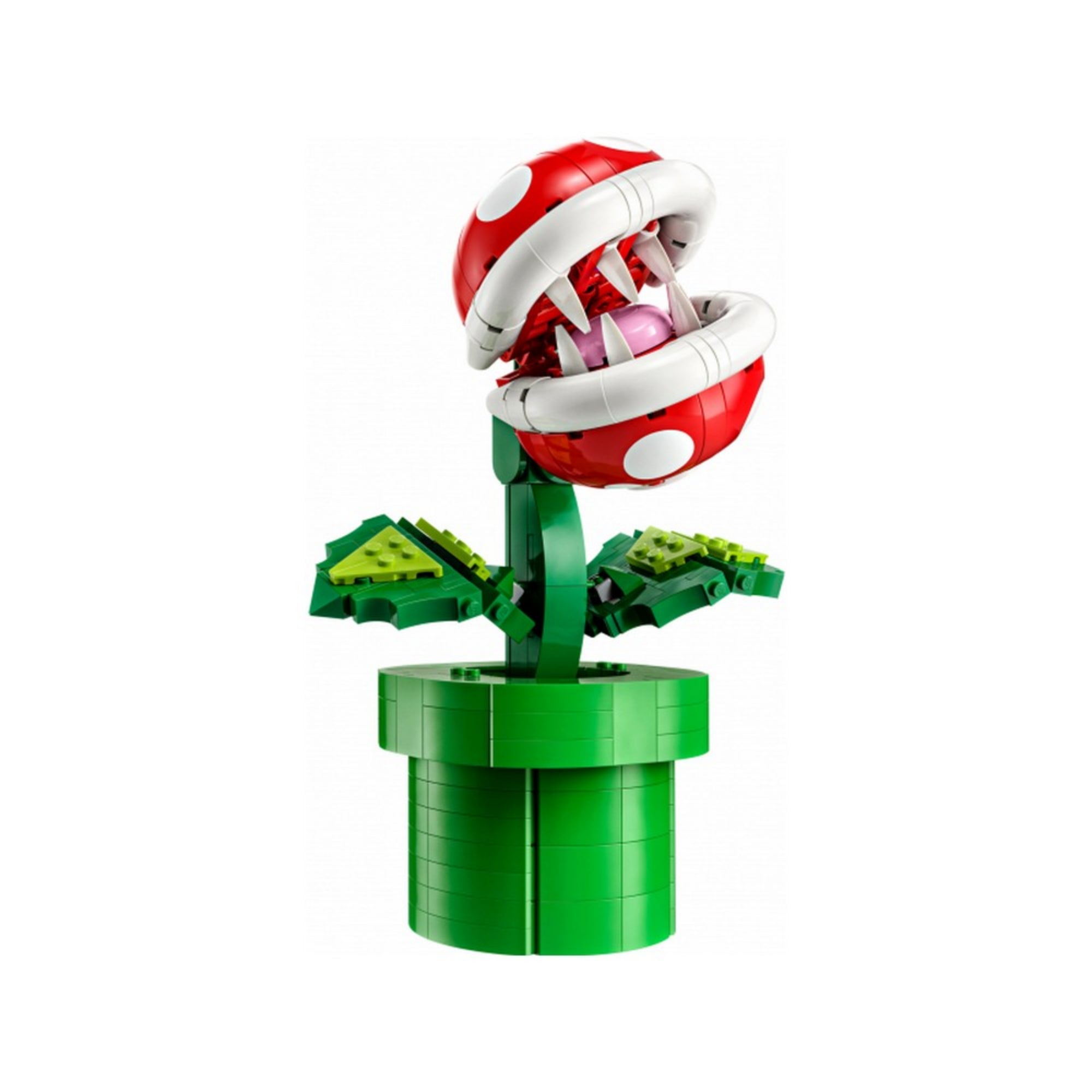 Részletesen összeállított LEGO Super Mario Piranha növény figura, piros-fehér fejjel, nyitott szájjal és éles fogakkal, zöld csőből kinövő szárral és levelekkel.