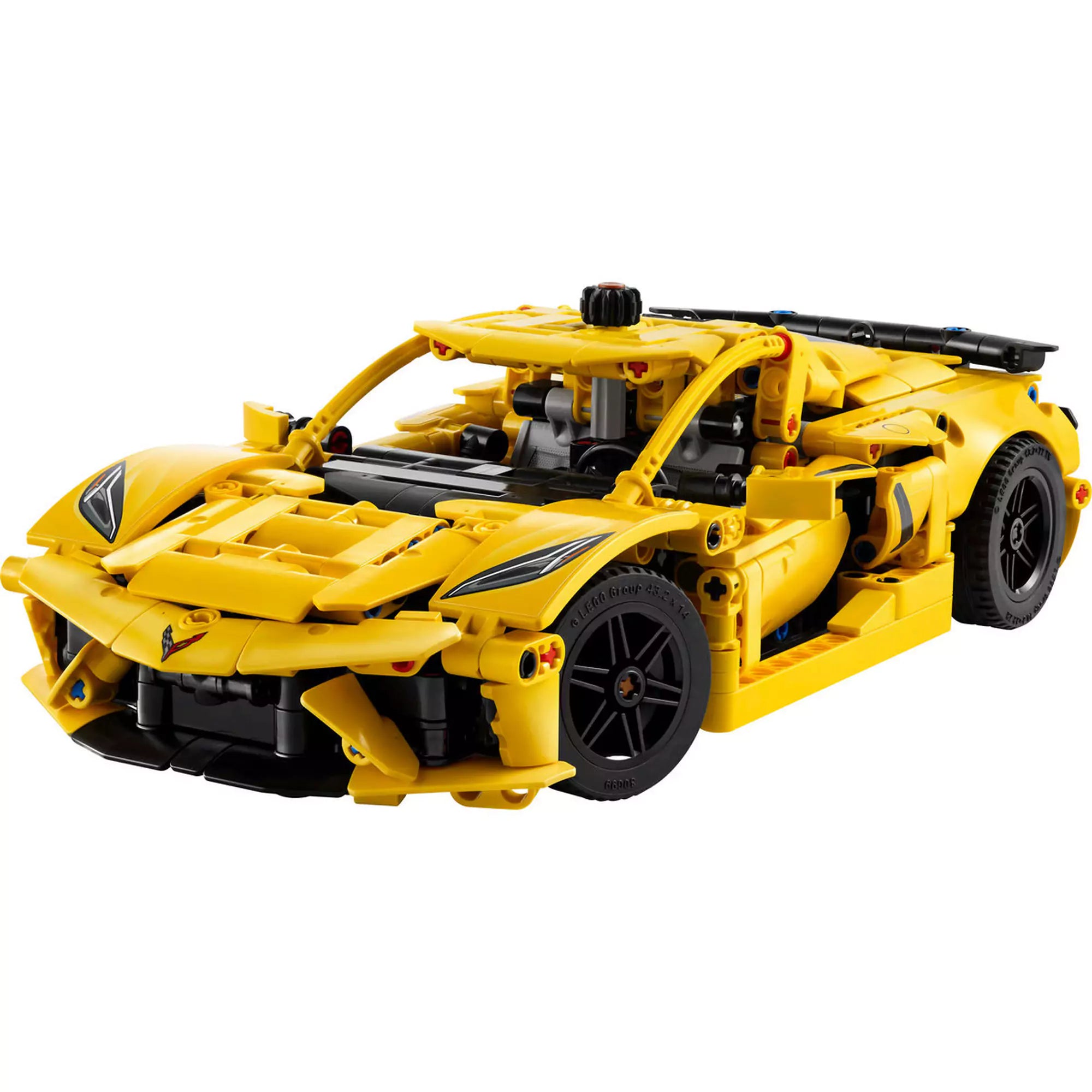  LEGO Technic Chevrolet Corvette Stingray (42205) modell közelről, összeépítve, az autó eleje és oldala látható.