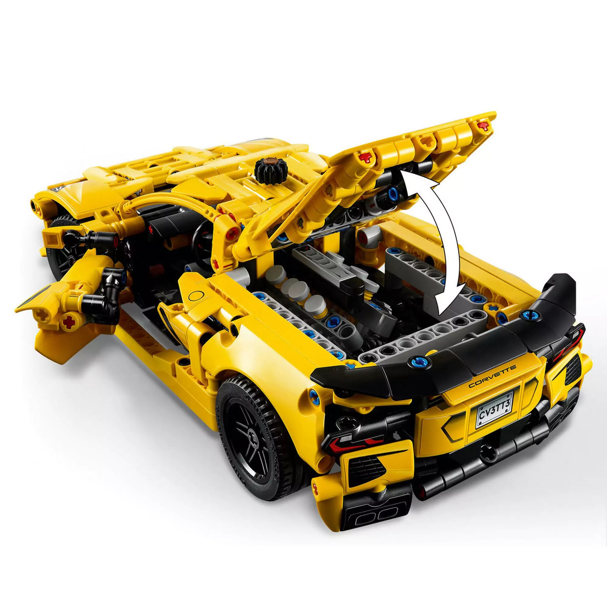  LEGO Technic Chevrolet Corvette Stingray (42205) nyitott motorháztetővel és látható V8-as motorral.