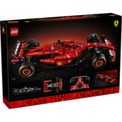 A LEGO Technic Ferrari SF-24 F1 (42207) építőkészlet dobozának hátoldala, amely bemutatja az 1:8 méretarányú modell részletes kidolgozását és funkcióit.