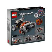 A LEGO Technic Mercedes-AMG F1 W14 E Performance doboz hátoldala, amely oldalnézeti képet, műszaki részleteket és a modell különböző funkcióit tartalmazó grafikákat mutat.