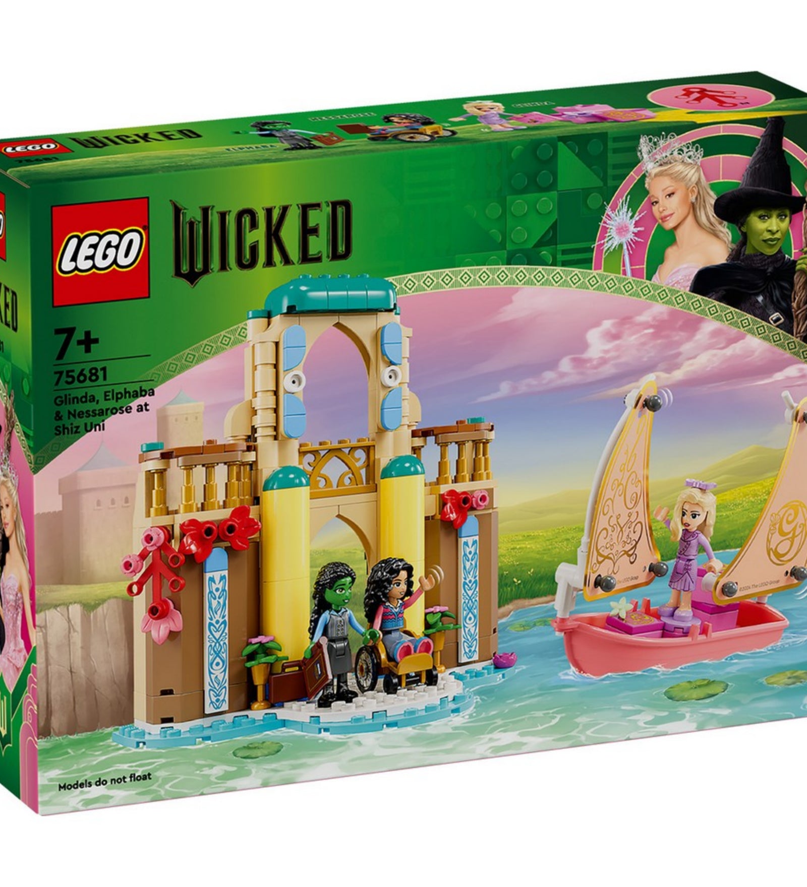 A LEGO Wicked 75681 készlet dobozának színes előlapja, rajta Glinda a vízen evező csónakban, míg Elphaba és Nessarose a Shiz Egyetem épületének bejáratánál látható.