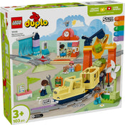 A LEGO DUPLO 10428 Nagy interaktív közösségi vonat színes doboza, rajta a sárga Push & Go mozdony, az állomás, daru, szélkerék, sínek és 5 akciókocka látható; alsó sarokban 3+ korosztály jelölés és 103 darabos információ.