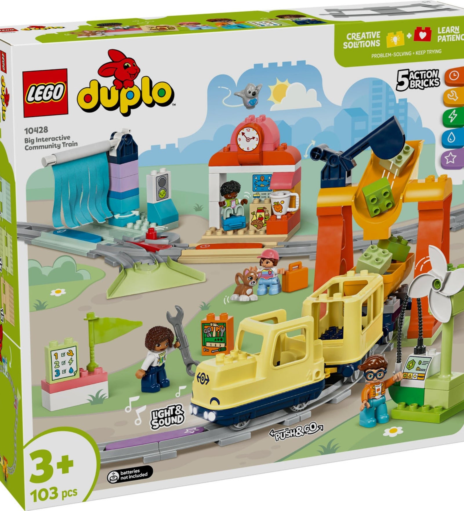 A LEGO DUPLO 10428 Nagy interaktív közösségi vonat színes doboza, rajta a sárga Push & Go mozdony, az állomás, daru, szélkerék, sínek és 5 akciókocka látható; alsó sarokban 3+ korosztály jelölés és 103 darabos információ.
