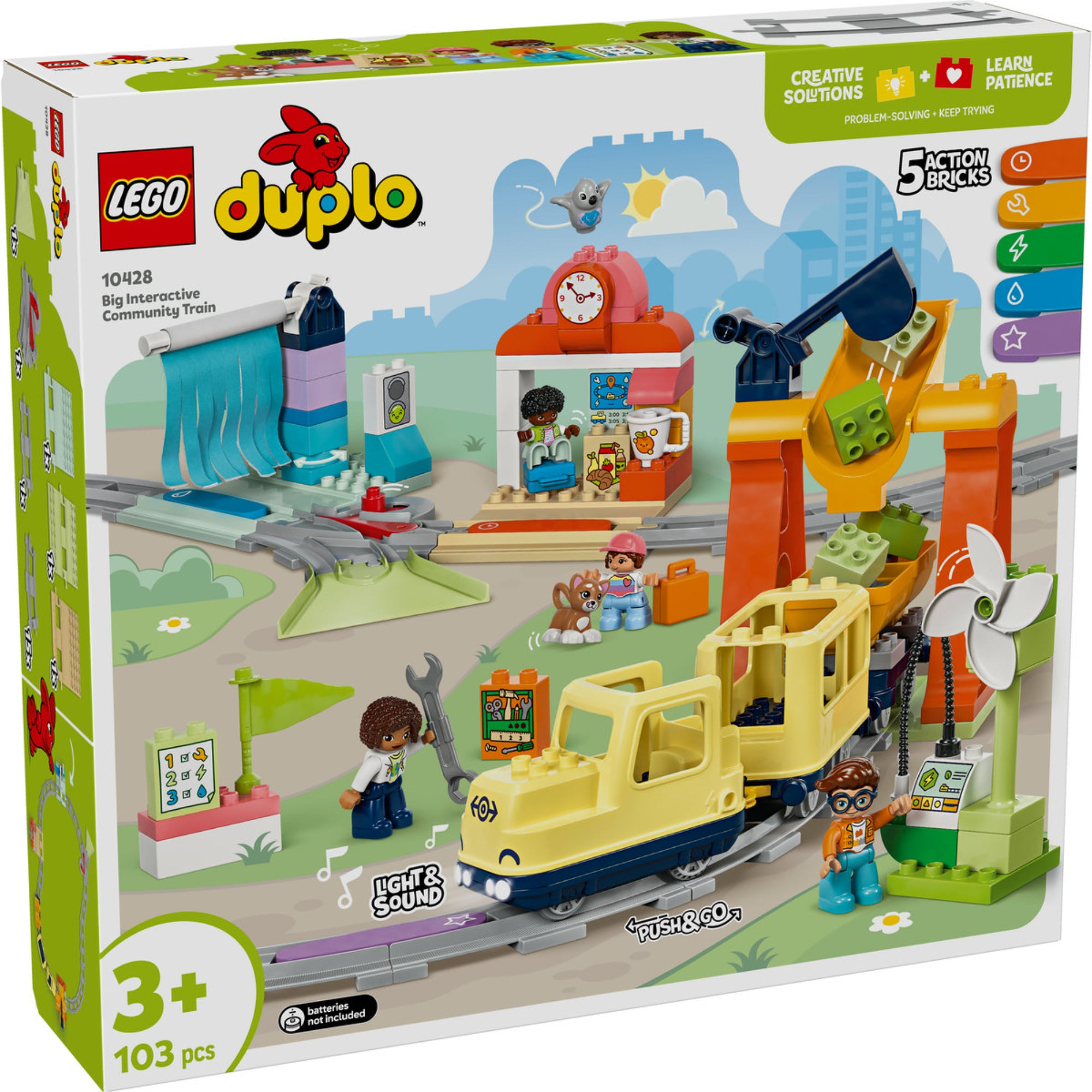 A LEGO DUPLO 10428 Nagy interaktív közösségi vonat színes doboza, rajta a sárga Push & Go mozdony, az állomás, daru, szélkerék, sínek és 5 akciókocka látható; alsó sarokban 3+ korosztály jelölés és 103 darabos információ.