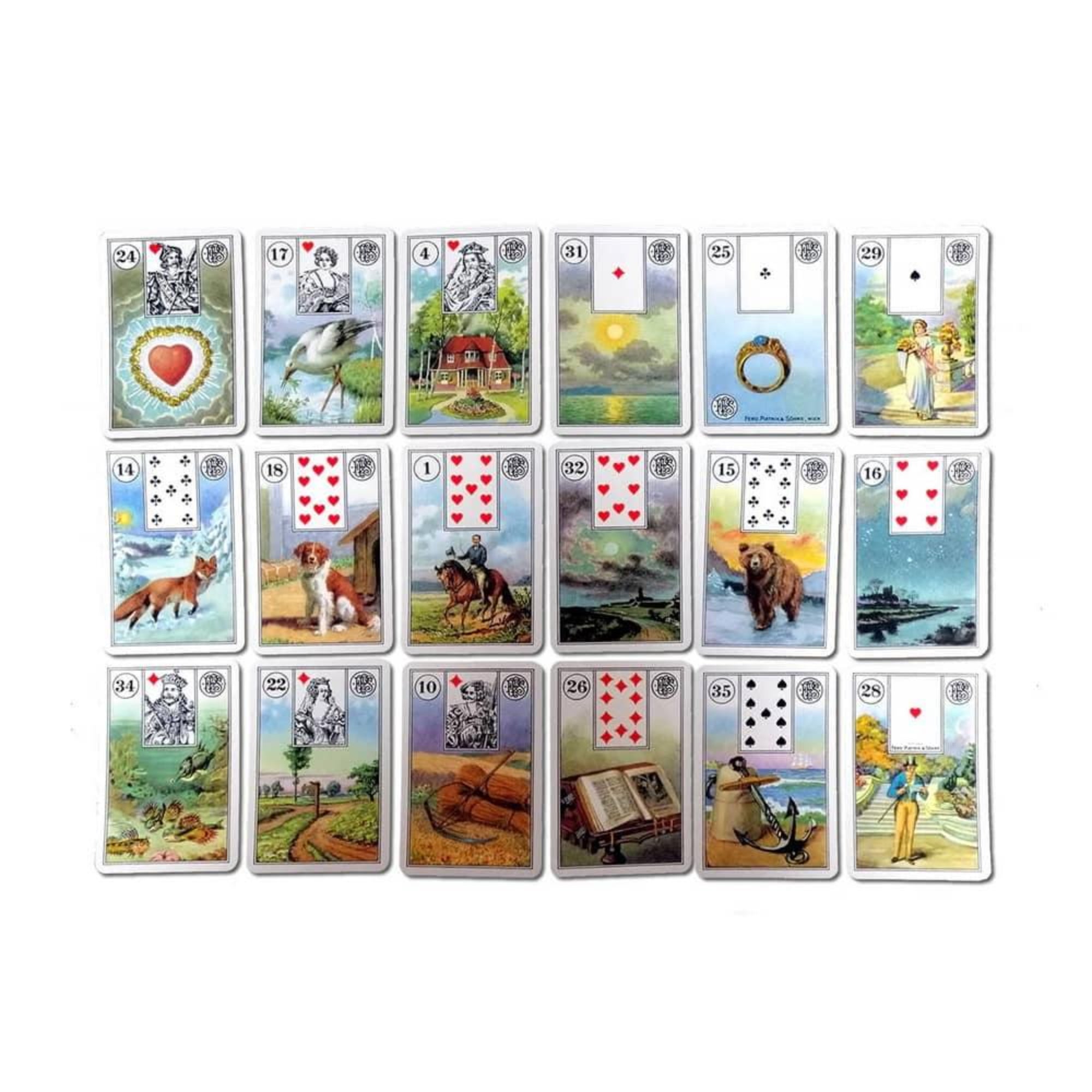 A képen a Mlle Lenormand jóskártyacsomag néhány lapja látható, összesen 24 darab kártya, gyönyörűen illusztrált jelenetekkel. Minden kártyán egy-egy szimbólum található – például szív, gyűrű, medve, ló, kutya vagy könyv –, amelyek különféle életeseményeket, érzelmi állapotokat vagy személyeket jelképeznek. A lapokon klasszikus francia kártyajelölések (pl. treff, kör, káró) is láthatók, valamint a sarkukban egy-egy szám. 