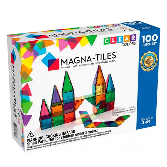 MAGNA-TILES Clear Colors 100 darabos mágneses építőjáték doboza, rajta színes, áttetsző elemekből épített tornyokkal és építményekkel.