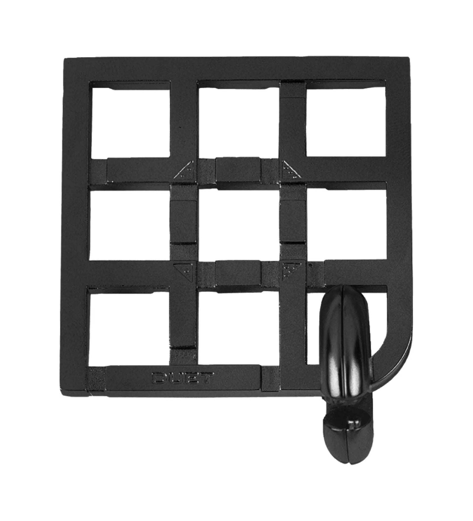 A Cast Duet fém logikai kirakó fekete változata, mely két gyűrűből és egy rácsszerkezetből áll, összekapcsolt állapotban.