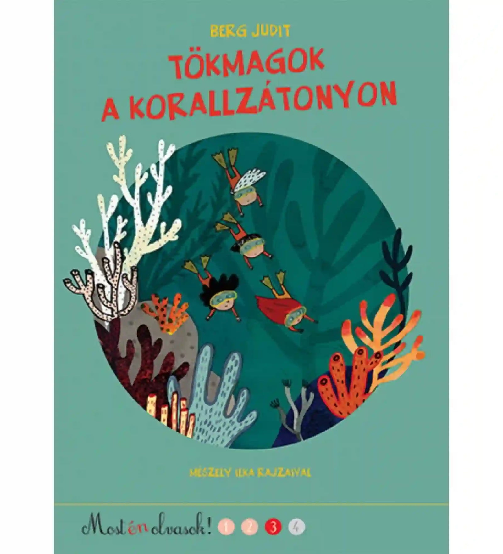 Tökmagok a korallzátonyon könyv borítója, ahol színes víz alatti világ látható korallokkal és tengeri növényekkel, középen búvárfelszerelésben úszó gyerekekkel, vidám és kalandos hangulatban.