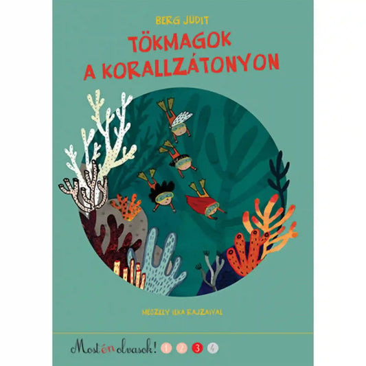 Tökmagok a korallzátonyon könyv borítója, ahol színes víz alatti világ látható korallokkal és tengeri növényekkel, középen búvárfelszerelésben úszó gyerekekkel, vidám és kalandos hangulatban.