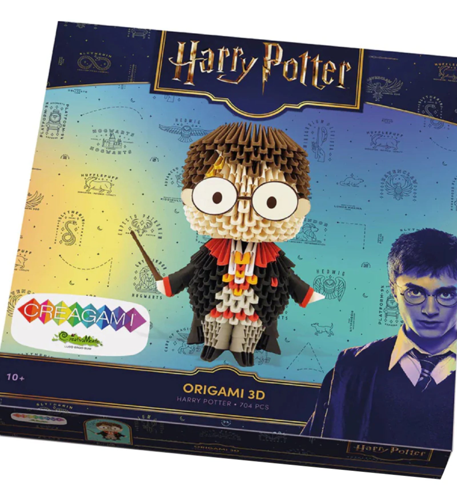 Ez a Creagami 3D Harry Potter origami készlet 704 darabból áll, és egy lenyűgöző, kézzel készíthető Harry Potter figurát alkothatsz meg belőle. Tökéletes ajándék minden rajongónak, fejleszti a kreativitást és a kézügyességet.

