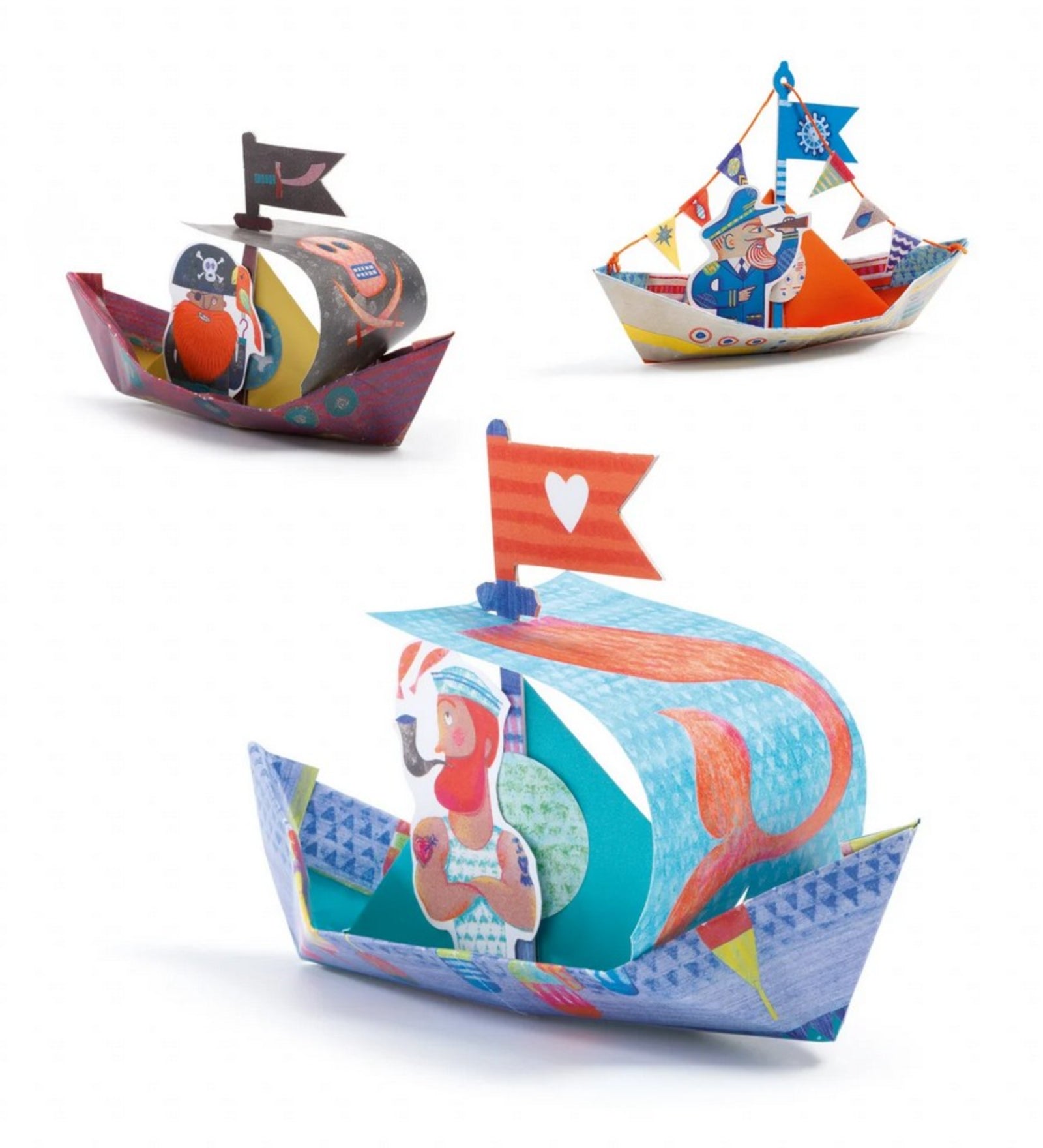 Djeco Origami Bateaux sur l’eau papírhajók összeállítva, kalóz és matróz mintákkal.
