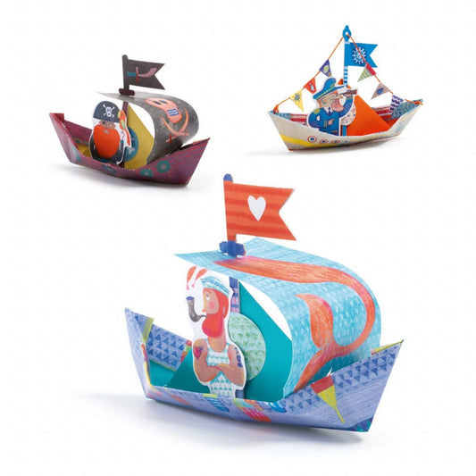 Djeco Origami Bateaux sur l’eau papírhajók összeállítva, kalóz és matróz mintákkal.