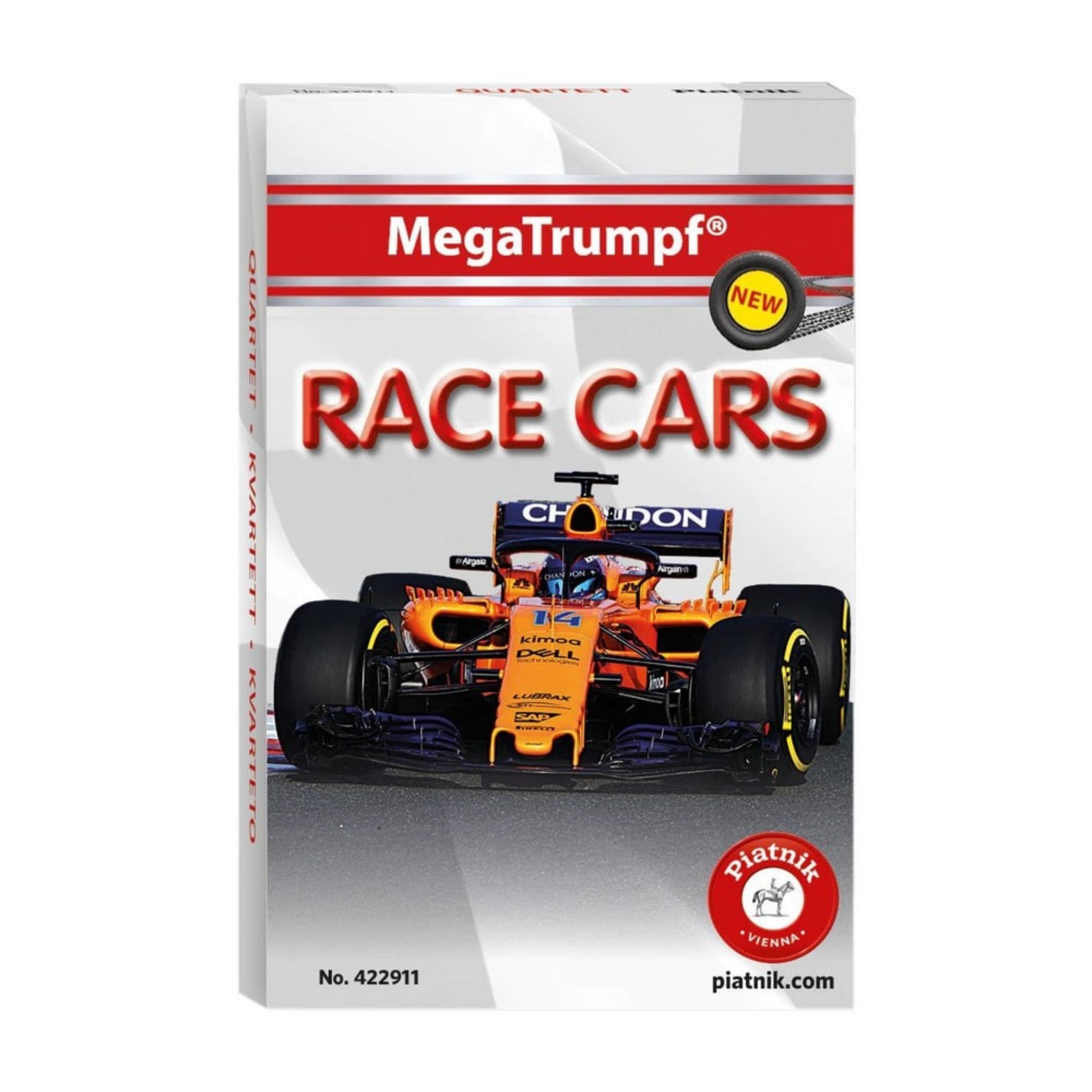 A képen a MegaTrumpf „Race Cars” kártyajáték doboza látható. A borítón egy élénk narancssárga és fekete versenyautó száguld az előtérben, ami valószínűleg egy Forma–1-es gépcsoda. A játék dobozát piros-fehér színek és a jellegzetes MegaTrumpf logó díszíti, alul pedig a Piatnik márkajelzés és a cikkszám is látható. Ez a kvartett játék izgalmas adatokat és összehasonlítási lehetőségeket kínál a leggyorsabb versenyautókról, tökéletes választás autórajongó gyerekeknek és felnőtteknek egyaránt.