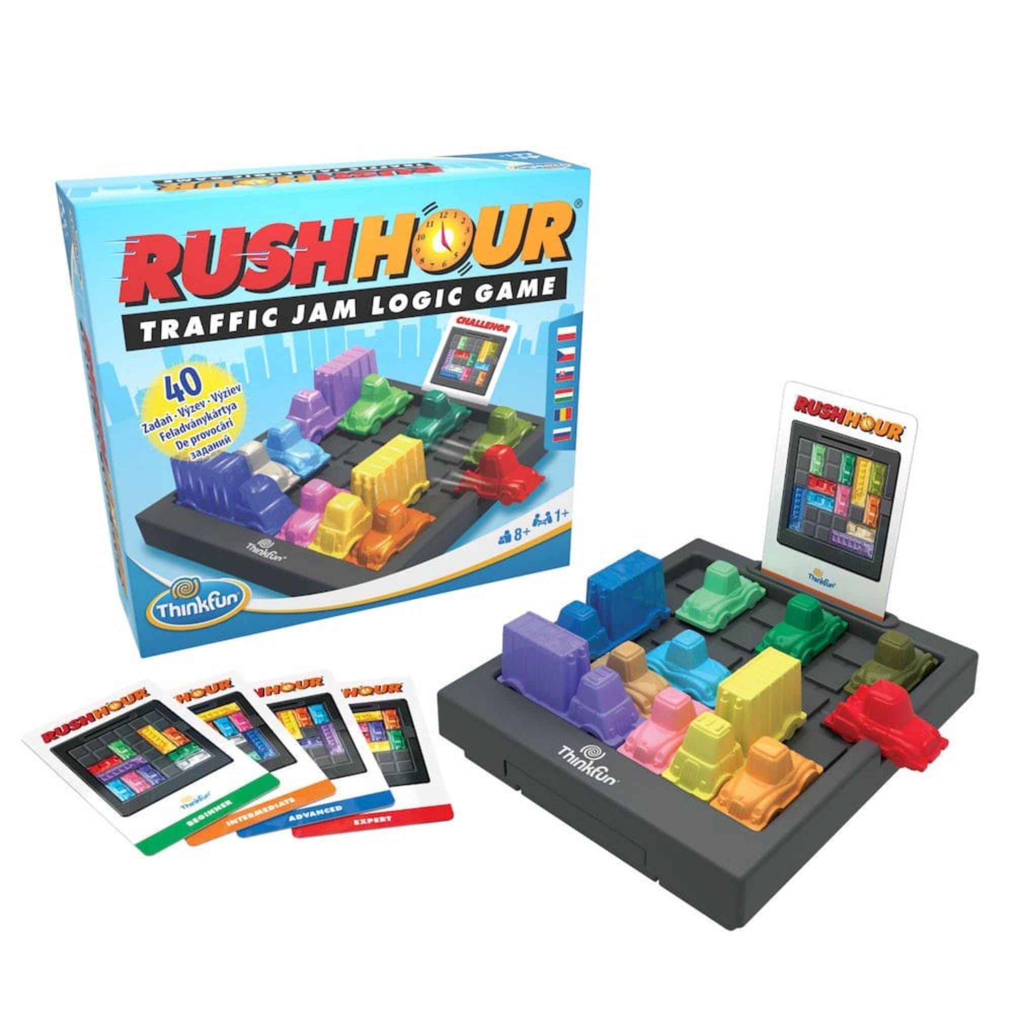 ThinkFun Rush Hour Csúcsforgalom társasjáték doboza és játéktábla színes járművekkel, feladványkártyákkal és piros autóval a kijáratnál.