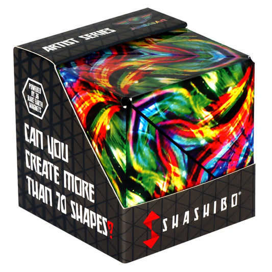 A Shashibo: Cosmic Surfer mágneses átalakítható kocka doboza, élénk, örvénylő piros, sárga, zöld és kék mintával, a „Can you create more than 70 shapes?” felirattal.