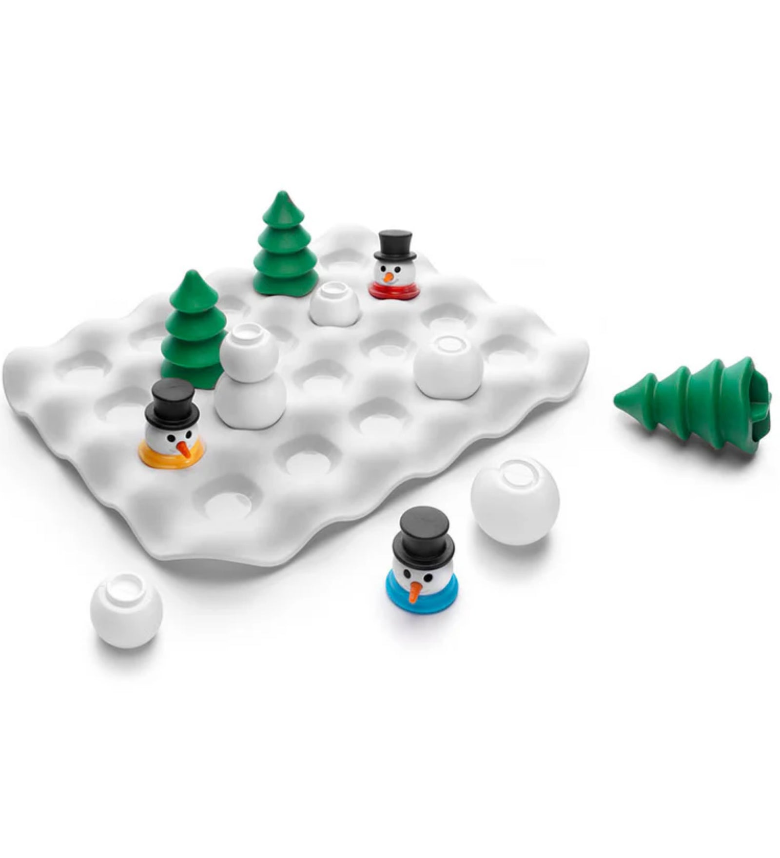 Snow Problem játéktábla hóemberekkel, gurítható hógolyókkal és zöld fenyőkkel egy fehér, havas felületen.