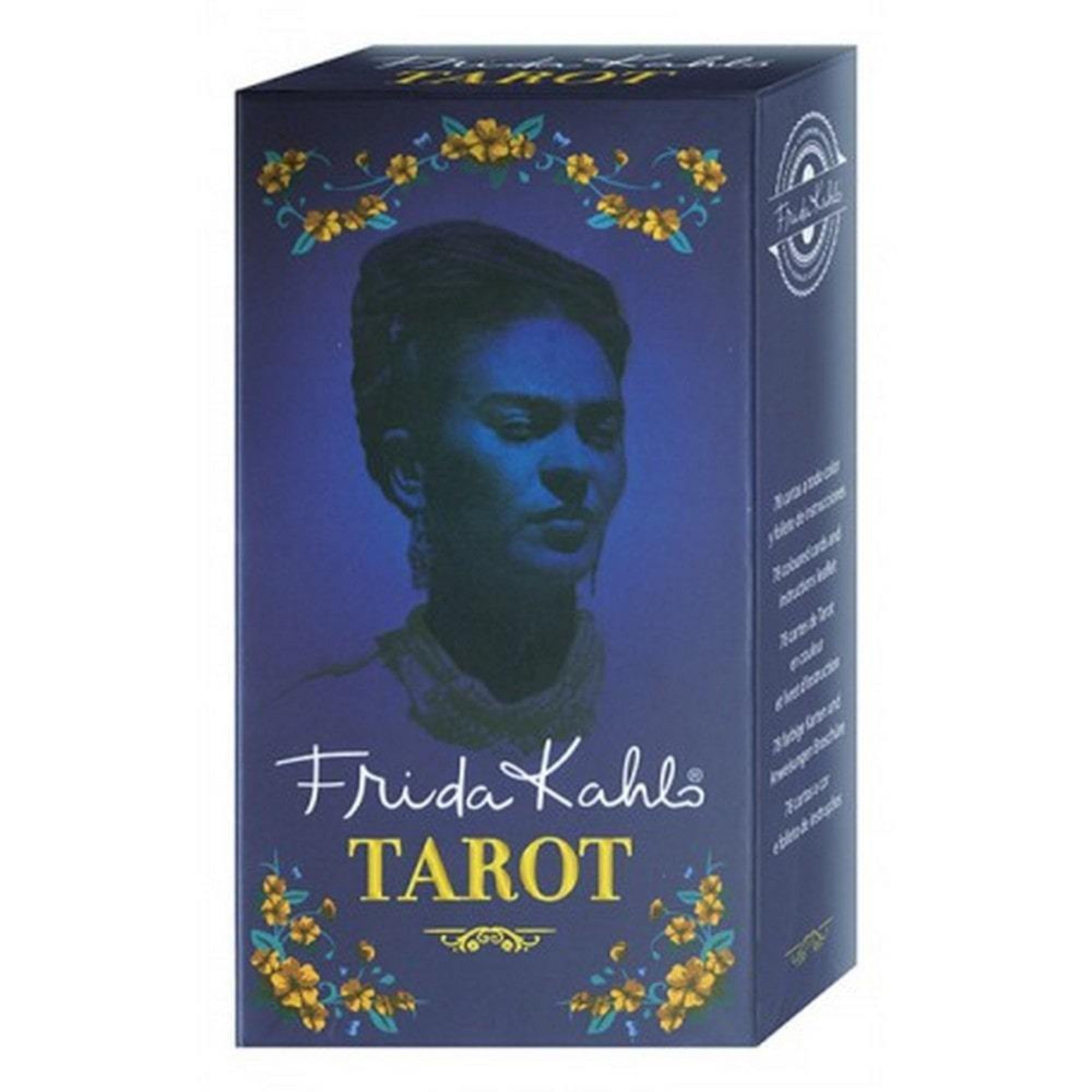 A képen a Frida Kahlo Tarot kártyacsomag doboza látható. A doboz domináns színe a mélykék, amelyen Frida Kahlo híres arcképe jelenik meg árnyékként, titokzatos kék fényben. A grafika alsó részén sárga és kék virágdíszítés öleli körbe a “Frida Kahlo Tarot” feliratot, amely stílusosan és elegánsan utal a művésznőre. A doboz oldalán rövid leírás olvasható, valószínűleg a tartalomra vagy használatra vonatkozóan. Az összhatás művészi, kifinomult és misztikus, jól tükrözve Frida Kahlo szellemiségét.