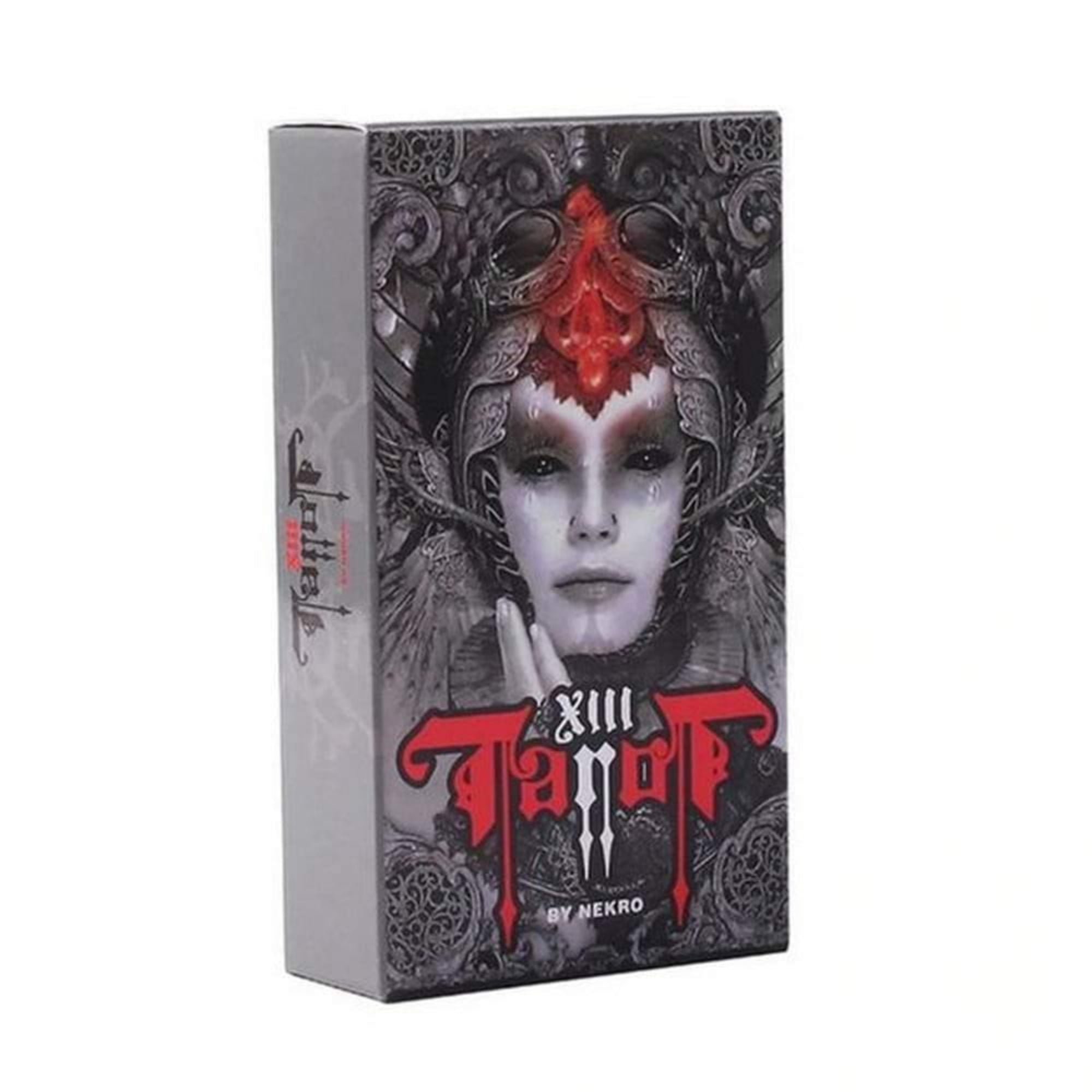 A képen a XIII Tarot by Nekro kártyapakli doboza látható. A doboz dizájnja sötét, misztikus és rendkívül részletgazdag: egy fekete-fehér tónusú, gótikus stílusú női arc dominálja a borítót, amelyet vörös díszítés emel ki a homlok közepén. A háttér gazdagon díszített, szinte már fémes hatású mintákkal. A dobozon a "XIII Tarot" felirat olvasható erőteljes, vörös betűtípussal, alatta "by Nekro" jelzéssel.