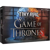 Tiny Epic Game of Thrones társasjáték doboza, középen a Vastrón képe, bal és jobb oldalon jéggel és tűzzel díszített háttér, a játék címe nagy betűkkel.

