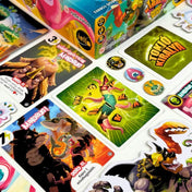 Tokió Királya – Mindbug kiegészítő játékelemek közelről: kártyák, mindbug jelölők, szörnyfigurák és a doboz részletei játék közben.