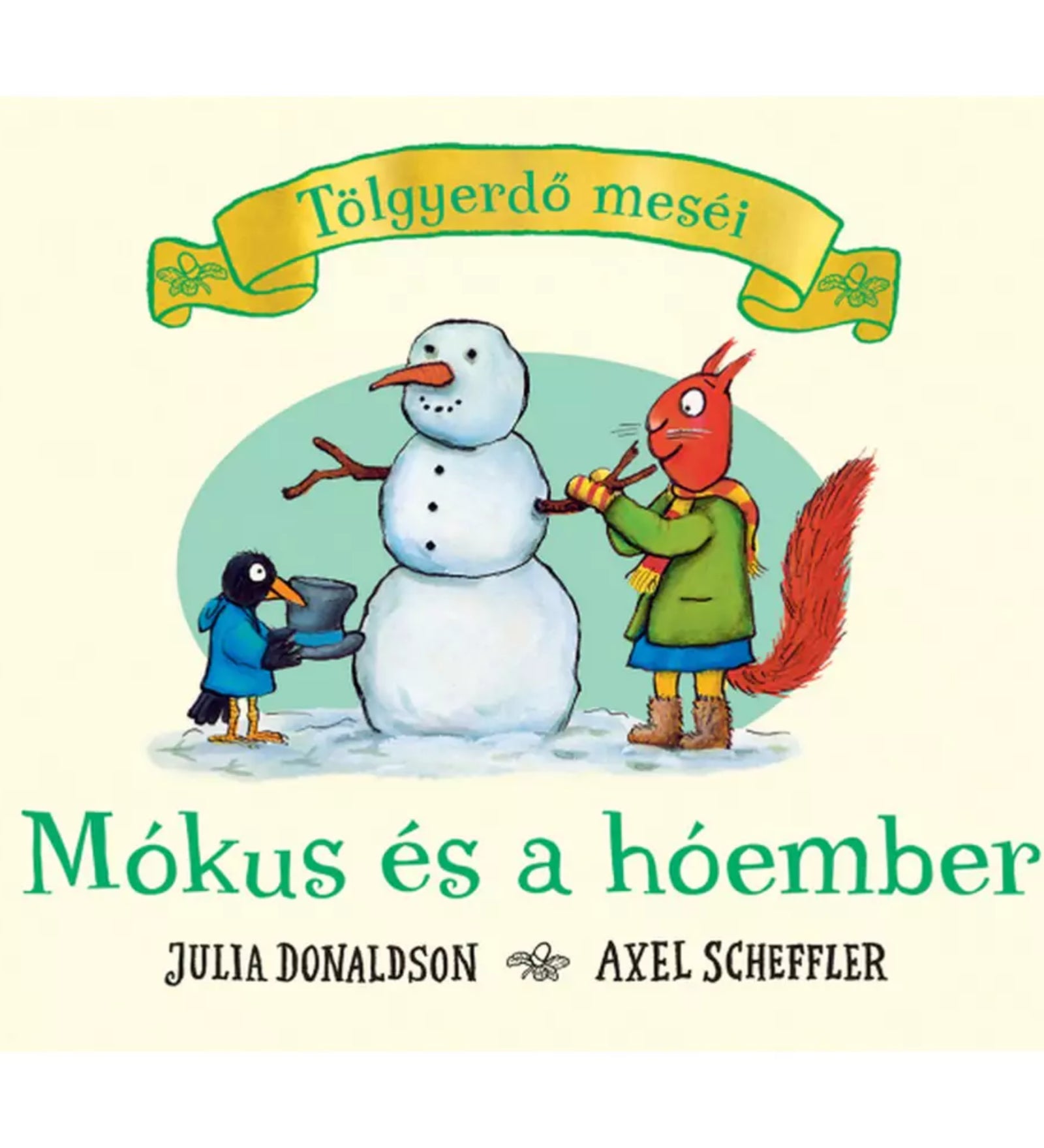 Tölgyerdő meséi – Mókus és a hóember című könyv borítója, amelyen egy piros mókus sálban és csizmában hóembert épít, miközben egy fekete varjú egy vödröt tart a kezében, Julia Donaldson és Axel Scheffler illusztrációival.