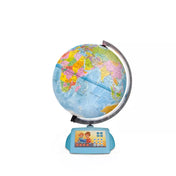 A Tolki Interaktív beszélő földgömb világoskékkel jelölt óceánokkal, színes országokkal és digitális kijelzős, gombokkal ellátott talapzattal.