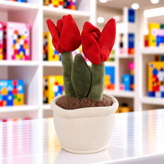 Piros tulipános virágcserép plüssfigura két piros virággal, zöld levelekkel és fehér kaspóval.