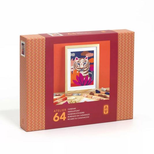 Atelier 64 Tigrises kézimunka készlet – a doboz csomagolása, rajta a kész hímzett tigris kép bemutatásával és a tartozékokkal.
