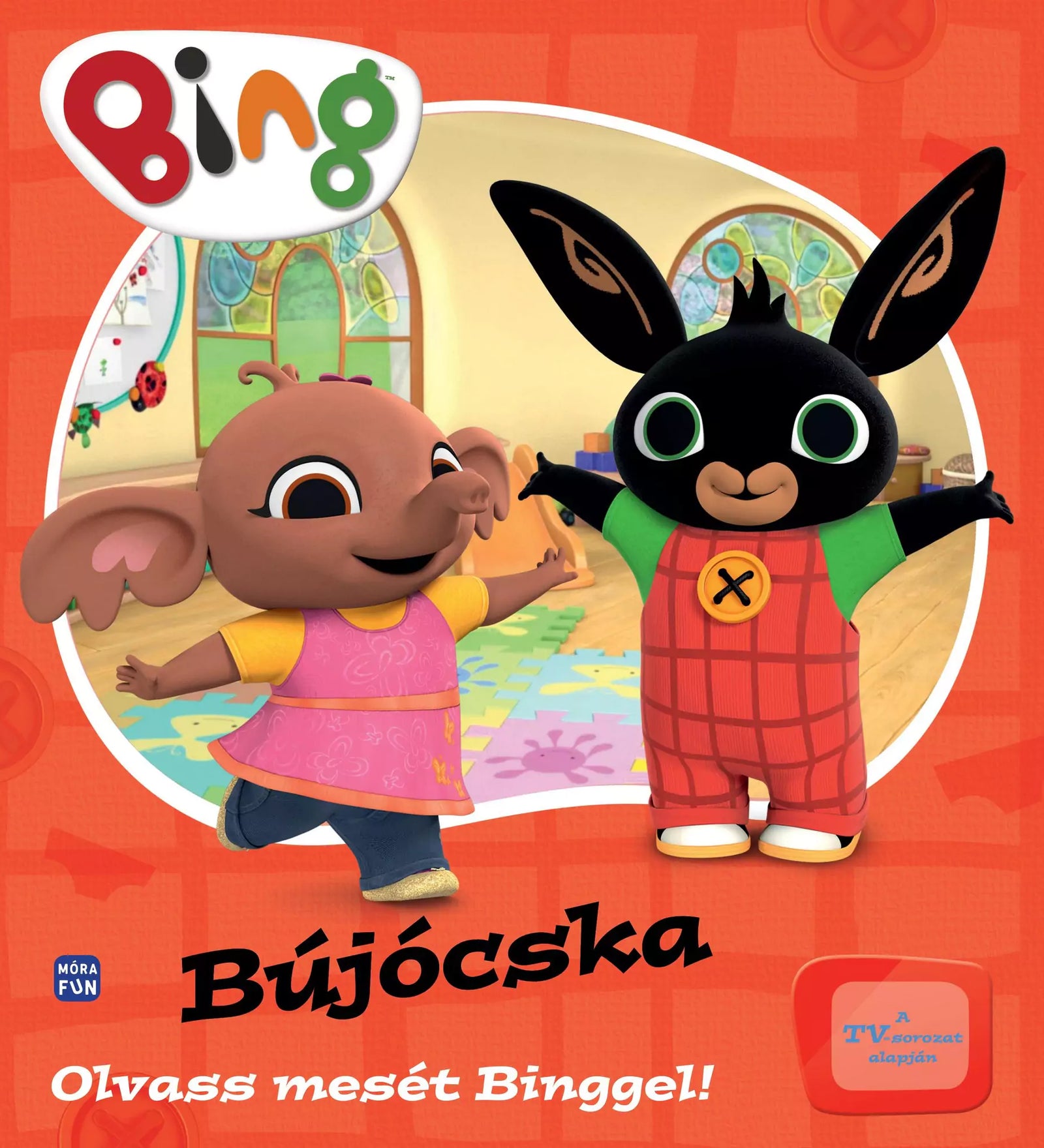 „Bing – Bújócska” című gyerekkönyv borítója, amelyen Bing, a fekete nyuszi piros ruhában és barátja, Sula, a rózsaszín ruhás elefántlány mosolyogva tárják szét karjaikat egy vidám, színes játszószobában.