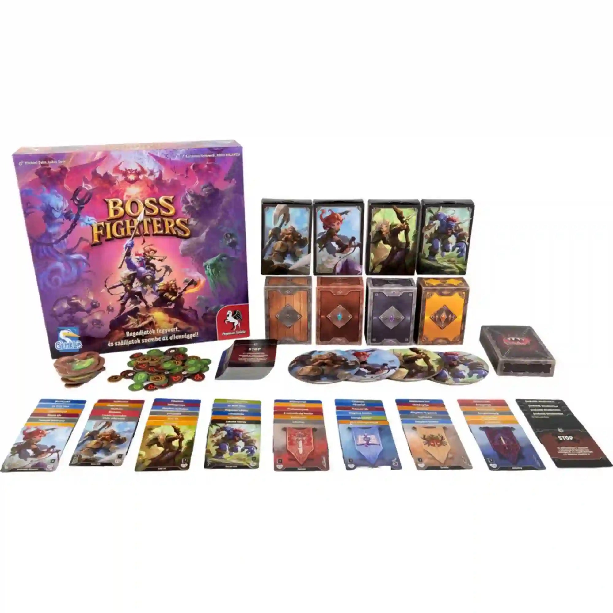 Boss Fighters magyar nyelvű társasjáték doboza és tartalma, karakterkártyákkal, kártyapaklikkal, színes jelölőkkel és szabálysegédletekkel.