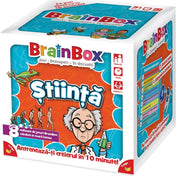 A BrainBox: Știință oktatójáték doboza enyhén oldalról fényképezve, a bal oldalon a játékszabályok bemutatása látható illusztrációval, a frontoldalon pedig a jól ismert tudósfigura és „Știință” felirat.