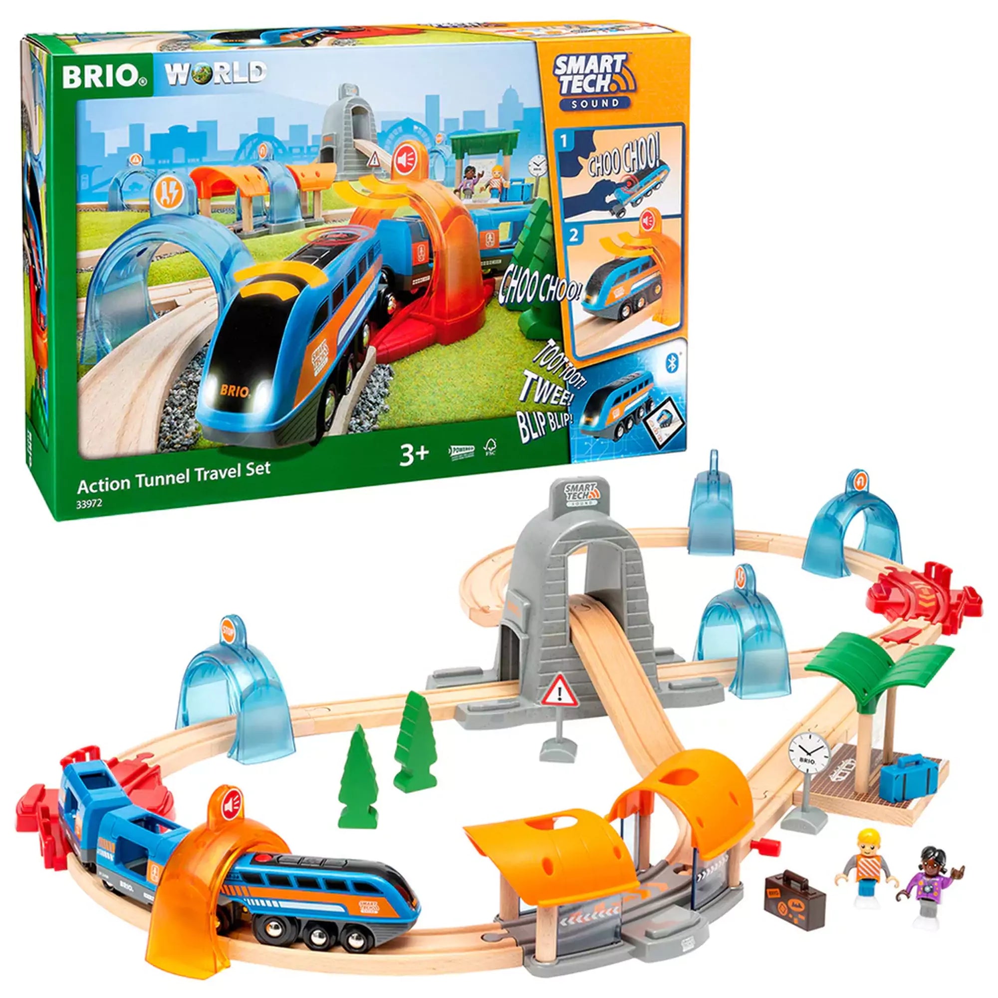 BRIO Action Tunnel Travel Set tartalma a doboz mellett – motoros vonat, fa sínek, állomás, színes alagutak, fák, figurák és kiegészítők kreatív játékhoz.