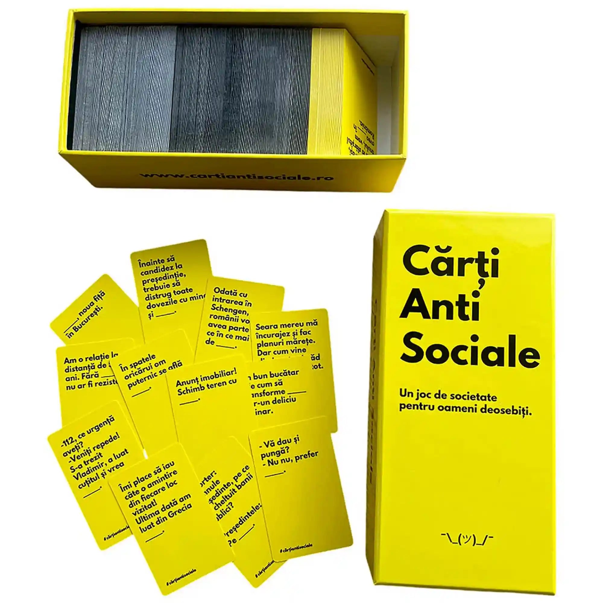 Cărți Anti Sociale kérdéskártyák és nyitott doboz, román nyelvű humoros partijáték több száz kártyával.