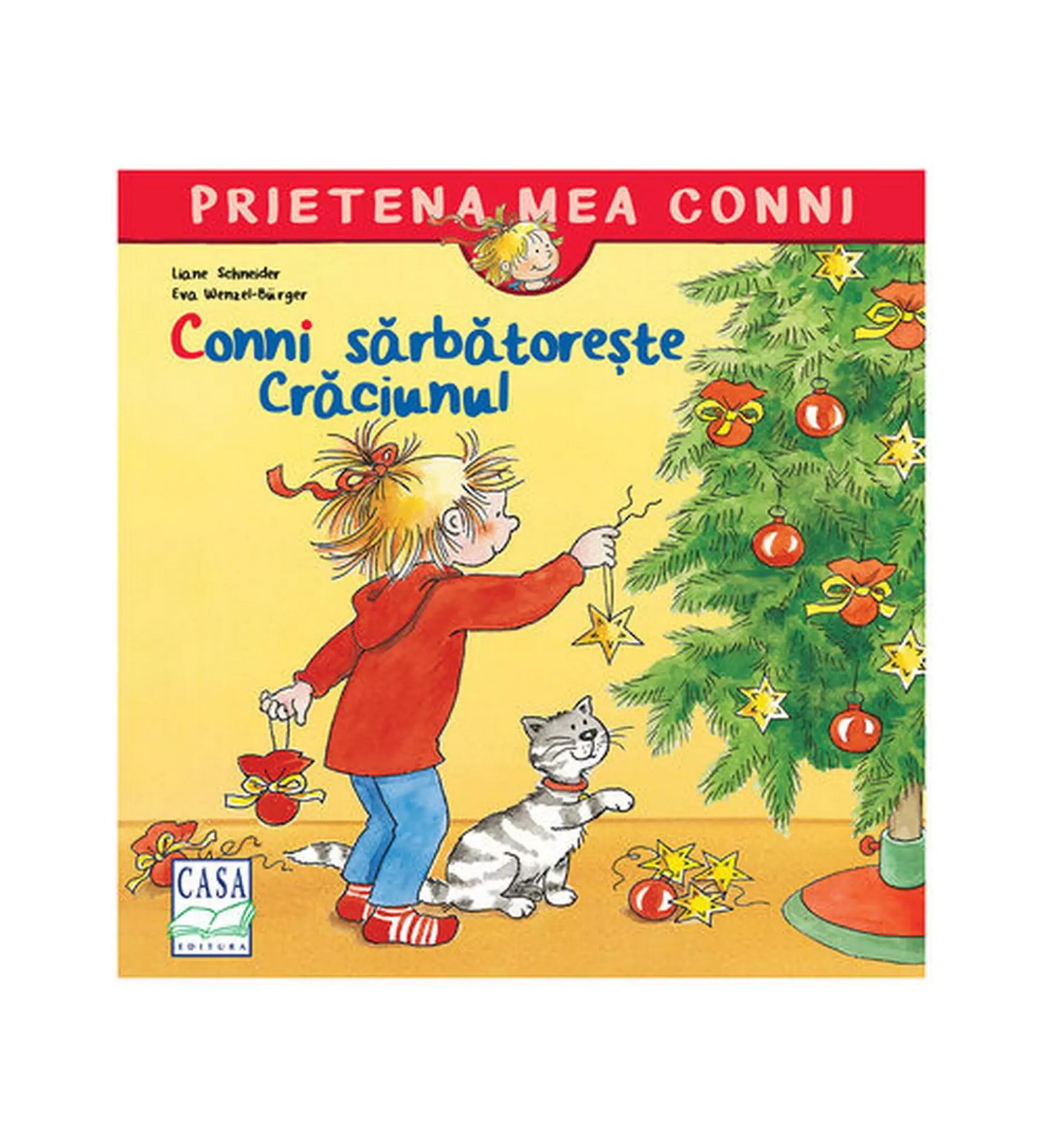 „A Conni sărbătorește Crăciunul román nyelvű mesekönyv borítója, amelyen Conni karácsonyfát díszít, mellette a család cicája figyeli a csillagokat és gömböket.”