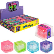Cool Mix Super Gel termékbemutató lila, rózsaszín, zöld és kék zselés kockákkal, átlátszó csomagolással és színes gyűjtődobozzal.