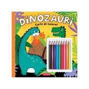 A „Dinozauri Carte de colorat” színező könyv borítója, amelyen egy mosolygós kék dinoszaurusz és egy zöld dinoszaurusz látható, körülöttük trópusi növényekkel, és a könyv melletti színes ceruzák kiemelve.