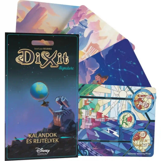Dixit: Kalandok és rejtélyek magyar nyelvű kiegészítő doboza WALL-E és egy földgömb illusztrációjával, mellette négy színes, Disney- és Pixar-jeleneteket ábrázoló kártyával.